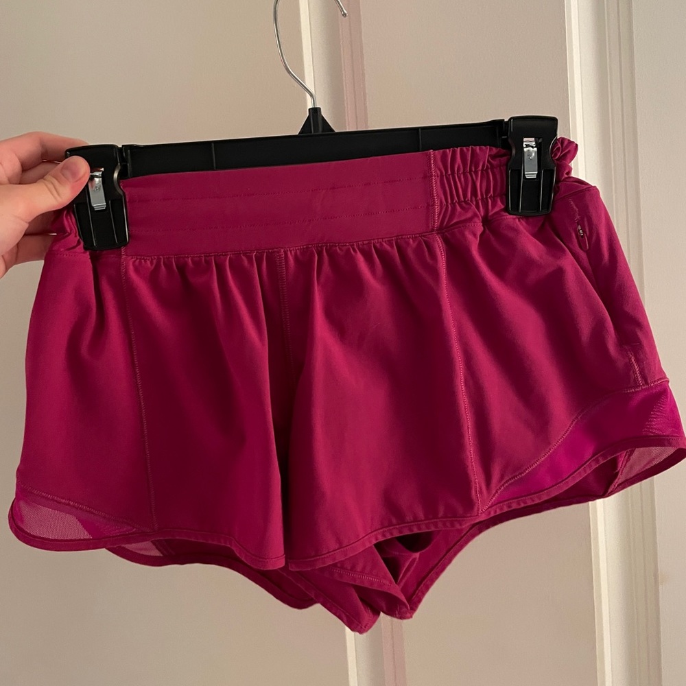 Lululemon Hottie Hot Shorts 2.5 inch, size 8